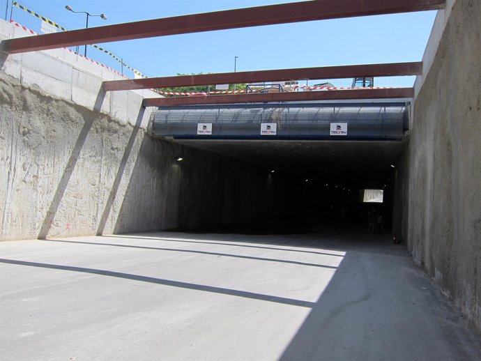 El paso subterráneo de la avenida Bueno Monreal.