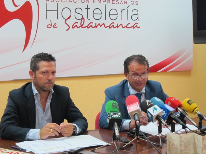 Julio López (izq.) y Alain Saldaña presentan la XI Feria de Día de Salamanca