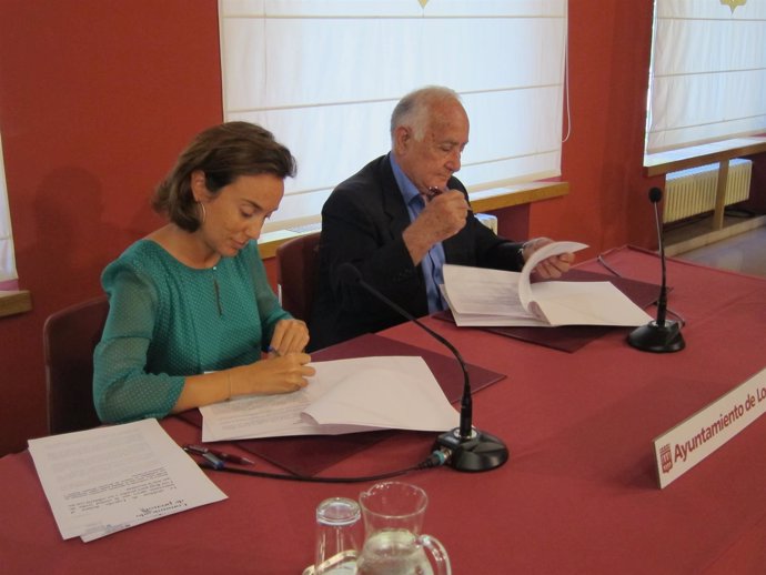 Cuca Gamarra y Fernando Reinares firman el acuerdo de colaboración