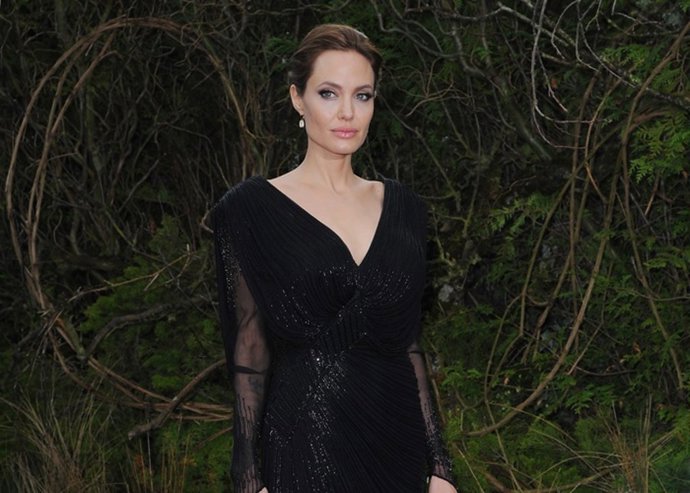 Los maléficos y solidarios zapatos de Angelina Jolie y Christian Louboutin