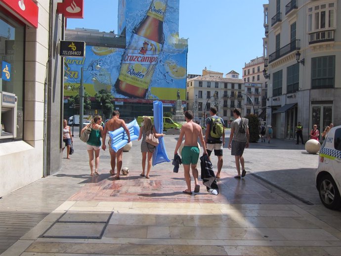 Calor, turismo, turistas, Colchoneta, playa, centro, larios, camisetas, sin ropa