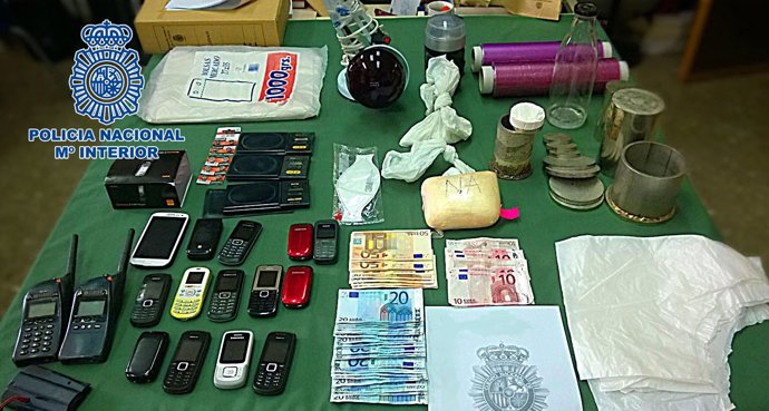 Teléfonos, dinero y droga incautados por la Policía Nacional en Málaga