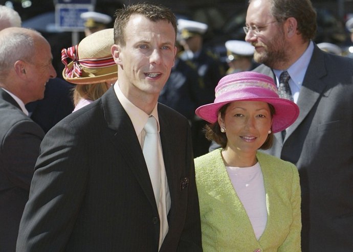 Los daneses, no a los 250.000 euros que recibe la exprincesa Alexandra