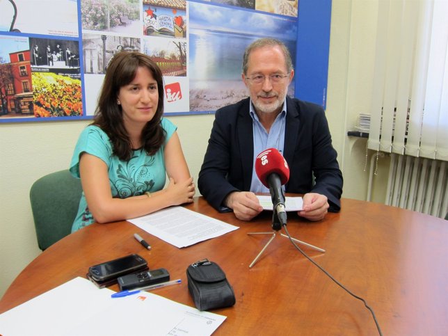 María Sánchez y Manuel Saravia, concejales de IU en Valladolid. 