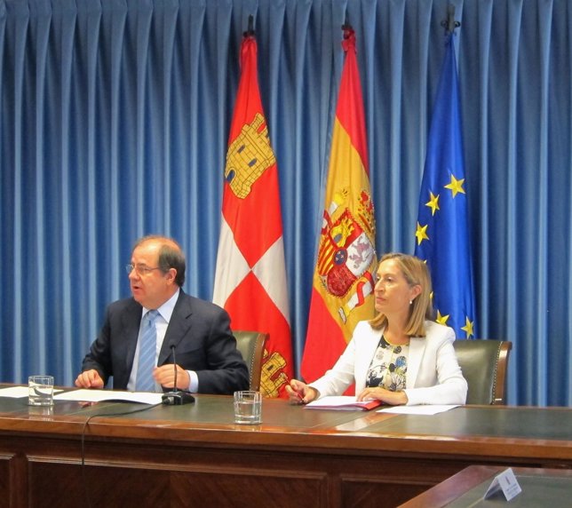 Juan Vicente Herrera y Ana Pastor tras la firma del convenio