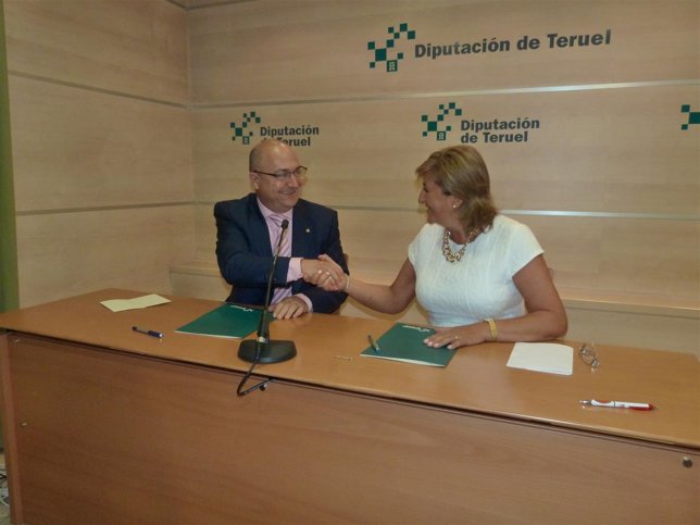 Firma de la DPT y Caja Rural para apoyo a las Ferias