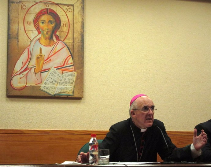 El arzobispo electo de Madrid, monseñor Carlos Osoro, en rueda de prensa.