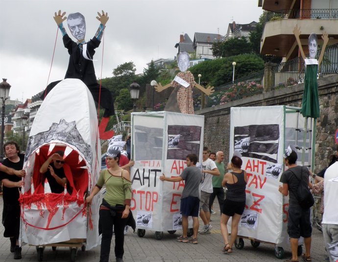 Protesta contra el TAV en San Sebastian    