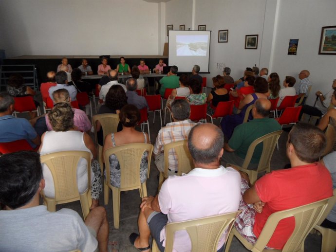 Reunión con los vecinos en Priego