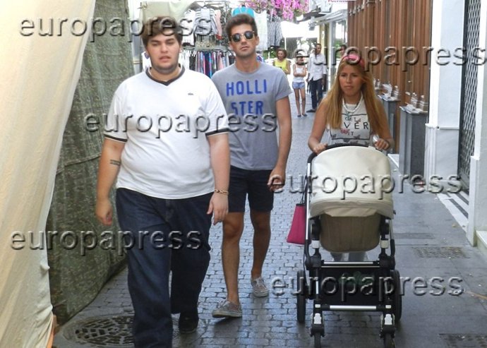 Alberto Isla conquista a Isabel Pantoja  rosas amarillas y paseo Alejandro Sema