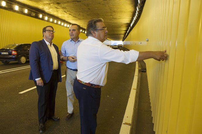 El alcalde de Sevilla supervisa el revestimiento del túnel