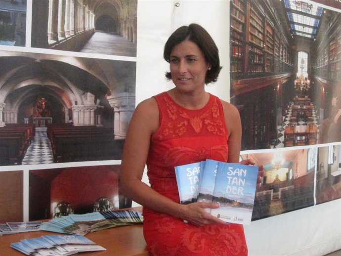 Gema Igual presenta la nueva oficina de turismo y la guía de la ciudad