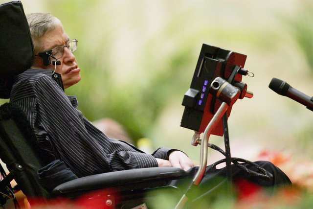 Steven Hawking, desde los 21 años luchando contra el ELA