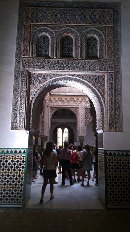 Turistas en el Real Alcázar.