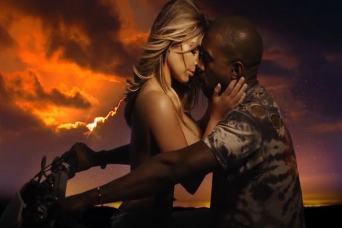 Dos años de libertad condicional para Kanye West 