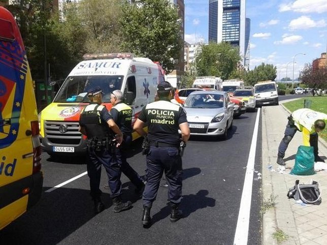 Imagen de la ambulancia del Samur que ha acudido a la zona