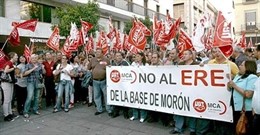 Protesta contra el ERE de la base de Morón.
