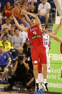 Serbia impone la lógica en su debut ante Egipto