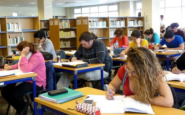 Biblioteca de la UNED de Pamplona.