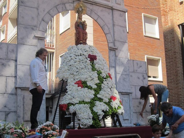 Manto floral de la Virgen de San Lorenzo.