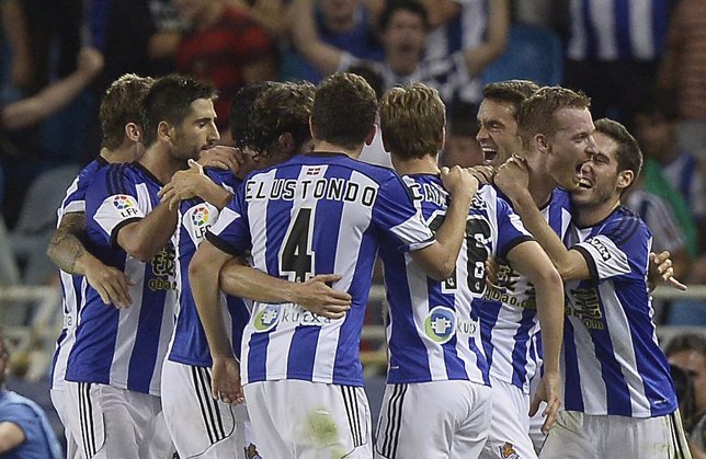 La Real celebra uno de sus goles ante el Real Madrid