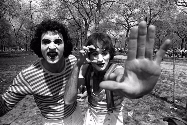 Robin Williams haciendo de mimo en Central Park, 1974
