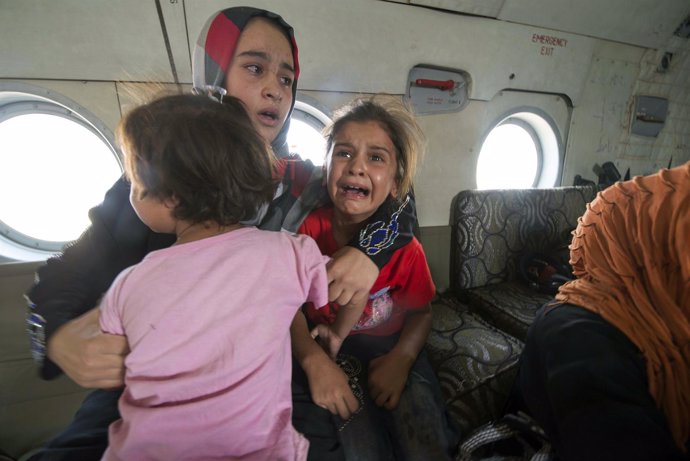 Familia iraquí evacuada en helicóptero de Amerli, al norte de Bagdad