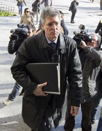 Palop acusa a Monteagudo por su "negligencia" y dice que la Policía tuvo actitud "contemplativa" ante el botellón