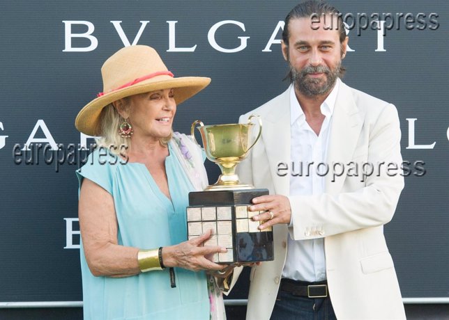 Beatriz de Orleans y Jordi Mollá entregan la Copa de Oro Bulgari de Polo
