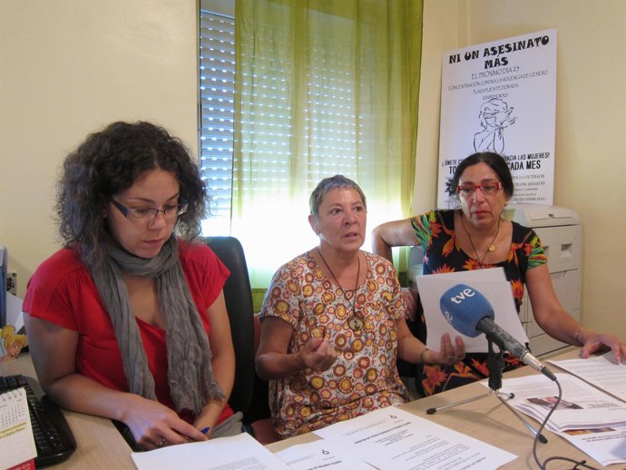 Integrantes de Adavasymt en una rueda de prensa