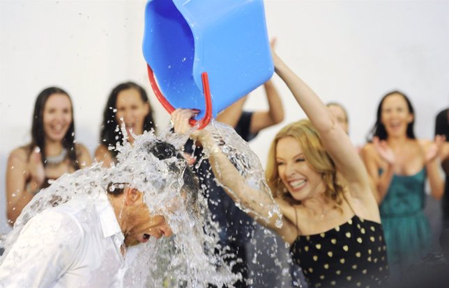 Kylie Minogue invitados Hormiguero 3.0 donan 8.600 € ELA  Pablo Motos cubo agua 