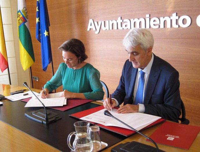 Gamarra y Arnáez firman el convenio