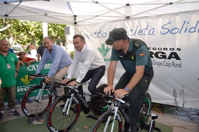 José Antonio Alayeto (Bantierra) y Luis María Beamonte en la Bicicleta Solidaria