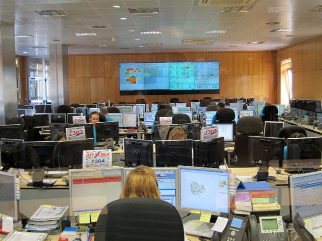 La sala del 112 donde el personal atiende las llamadas de los ciudadanos.