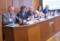 Sanidad considera un "hito" que las farmacias se unan al ámbito sociosanitario "para dar una cobertura global"