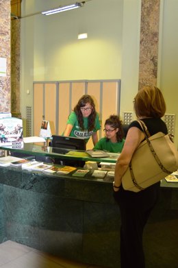 Empleados de Bantierra visten de verde para recaudar donativos y alimentos