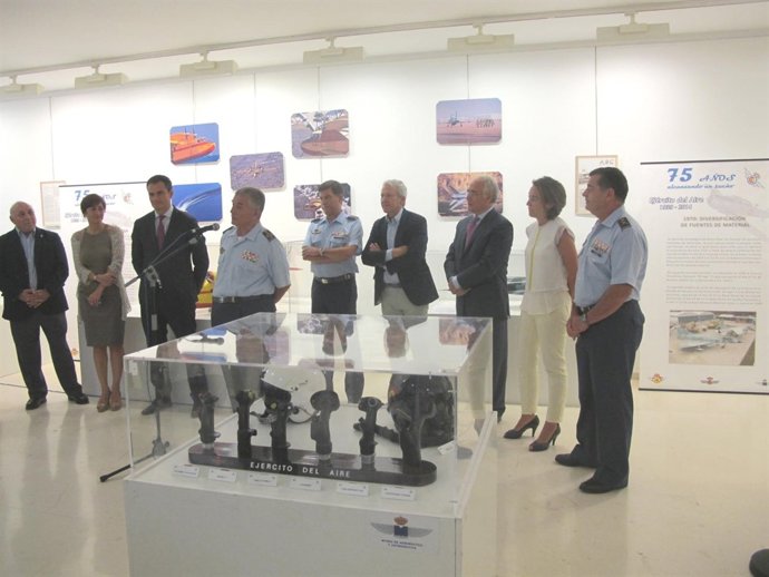 Expoosición del Ejército en el Ayuntamiento