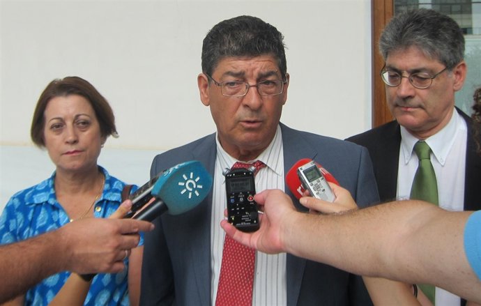 Diego Valderas, hoy junto a Dolores Muñoz y José Luis Pérez Tapias