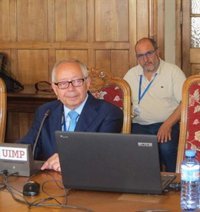 Sanidad pide a las farmacias que sean "solidarias" y "contribuyan" al cambio de modelo sociosanitario