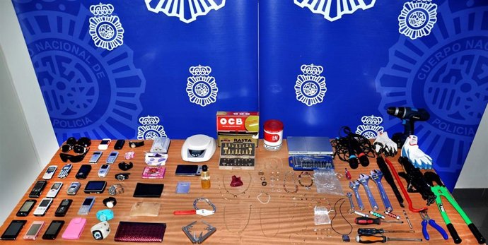 Objetos intervenidos en la 'Operación Papelillo', que terminó con tres detenidos