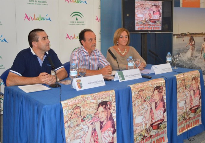 Gámez, Rodríguez y García-Agua, presentan la Fiesta del Ajoblanco de Almáchar