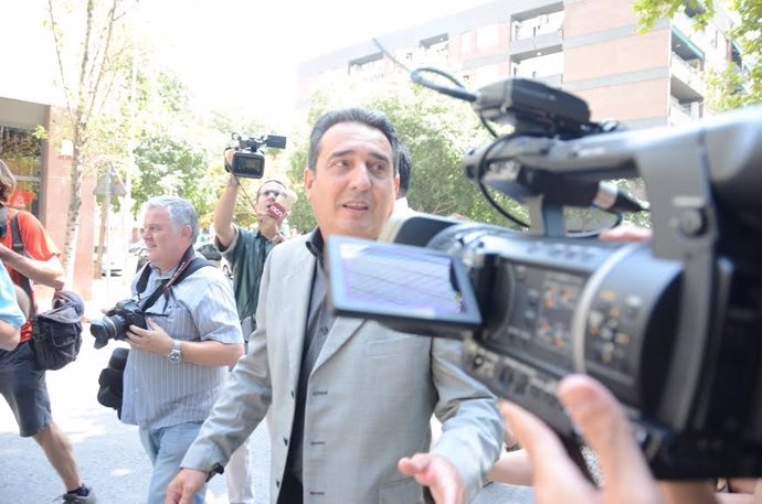 El exalcalde de Sabadell Manuel Bustos sale del juzgado 