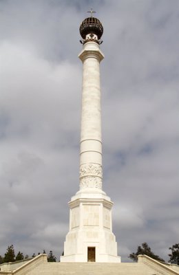 Columna del IV centenario del Descubrimiento en La Rábida (Huelva).