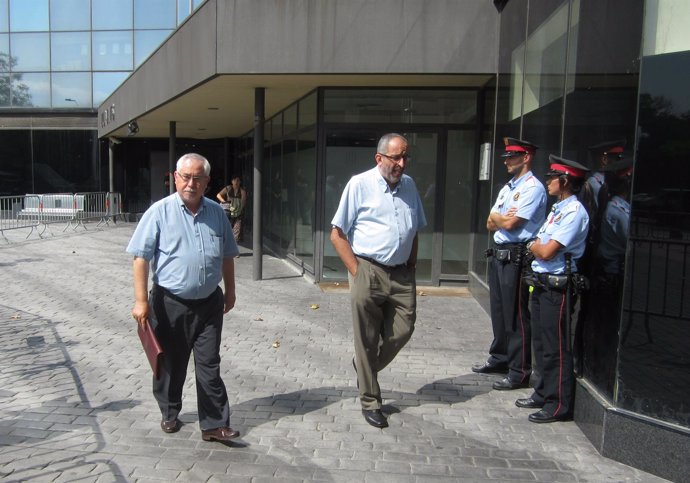 Lluís Miquel Pérez llega a los juzgados (izquierda)