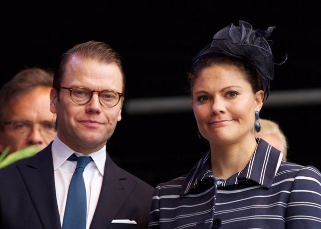  Prince Daniel Of Sweden And Crown Princess Victoria Fallo Renal Princesa