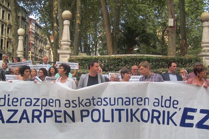 CONCENTRACIÓN DE SORTU EN APOYO A ARRAIZ