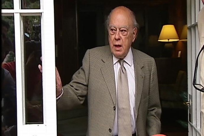 Pujol a la salida de su casa