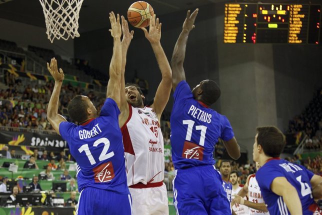 Francia sufre ante Irán para meterse en octavos