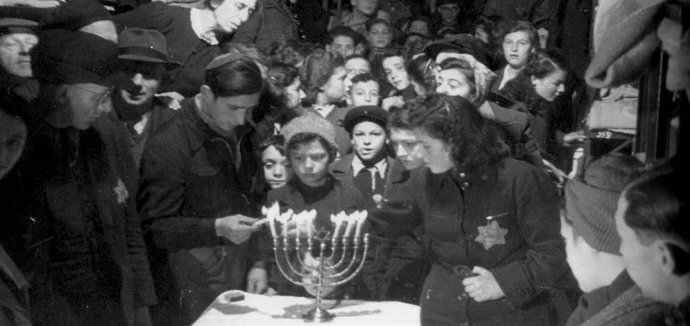 Prisioneros judíos en un campo de concentración. Holocausto