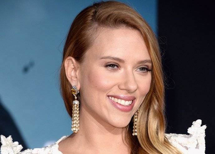  Actress Scarlett Johansson, Arrives At The Premiere O